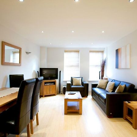 2 Bed 2 Bath At Pelican Hse In Newbury - Free Secure, Allocated Parking Zewnętrze zdjęcie