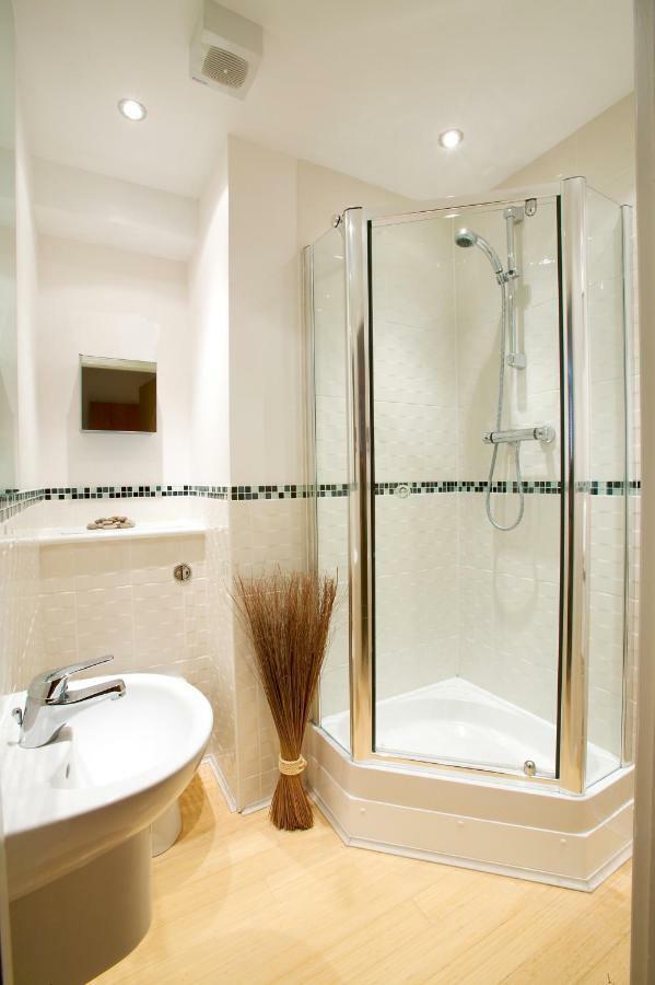 2 Bed 2 Bath At Pelican Hse In Newbury - Free Secure, Allocated Parking Zewnętrze zdjęcie